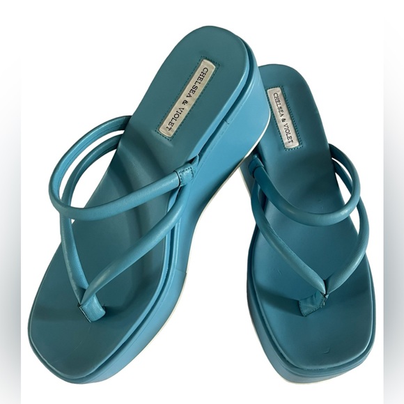 Chelsea & Violet Platform Sandals - Picture 4 of 10